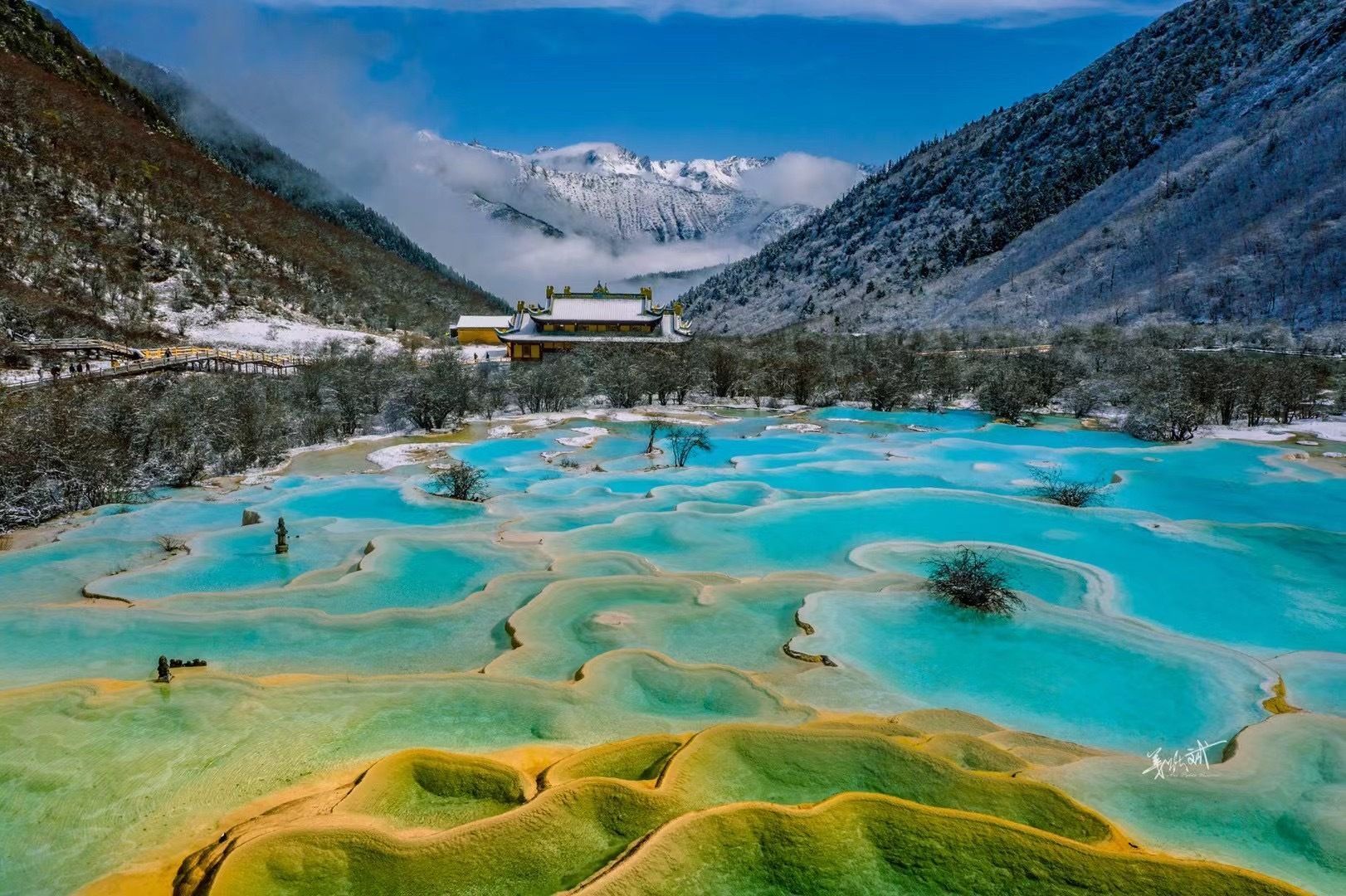 10D9N Twin Cities Chongqing Golden Buddha Mountain/Wulong Tiankeng/Jiu Li City/ Chengdu Dujiangyan Panda Park/Jiuzhaigou/Huanglong Tour