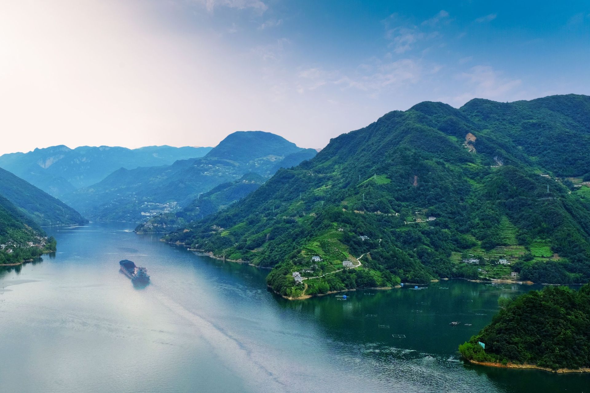 10D9N Chongqing → Wuhan Yangtze Three Gorges Tour aboard Yangtze Explorer II