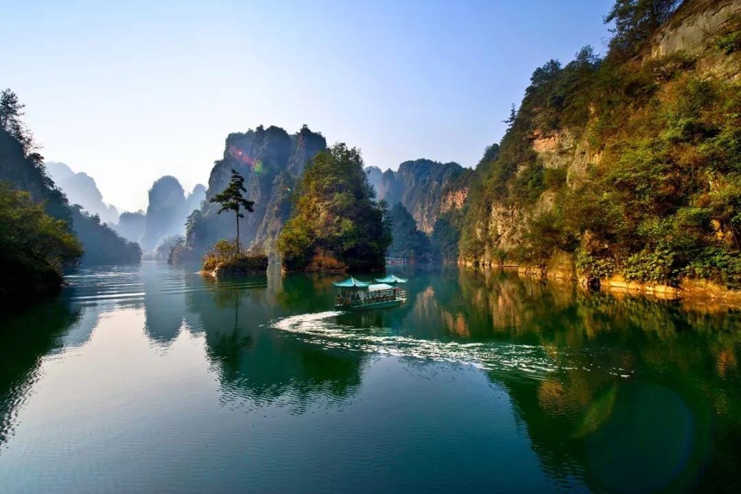 8D7N Mysterious Zhangjiajie+Sky City Qixing Mountain+Stunning Phoenix Panoramic Tour